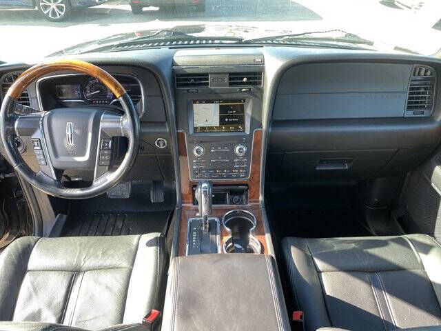 2016 Lincoln Navigator Select