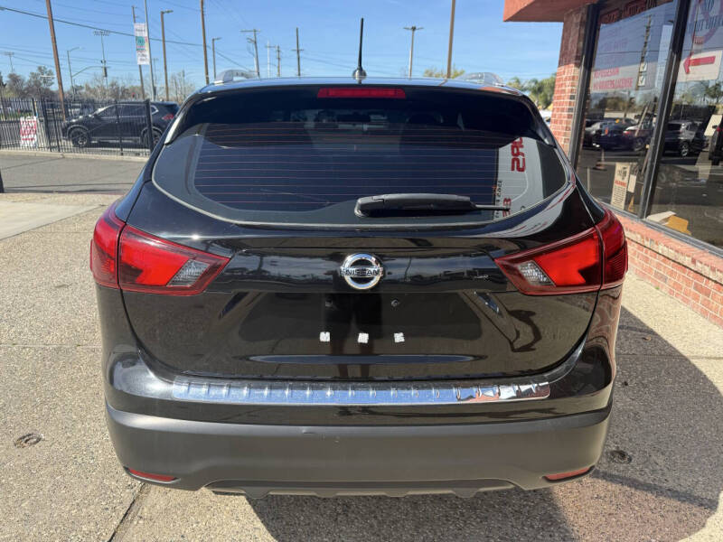 2018 Nissan Rogue Sport SV