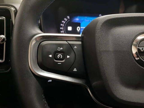 2025 Volvo XC40 B5 Plus Bright Theme