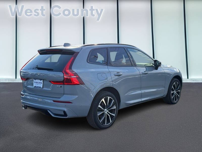 2025 Volvo XC60 B5 Plus Dark Theme