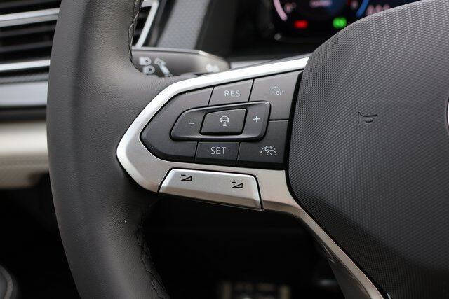 2025 Volkswagen Atlas Cross Sport SEL Premium R-Line 4Motion