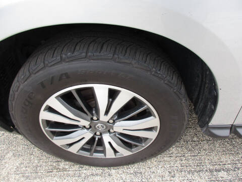 2017 Nissan Pathfinder SV