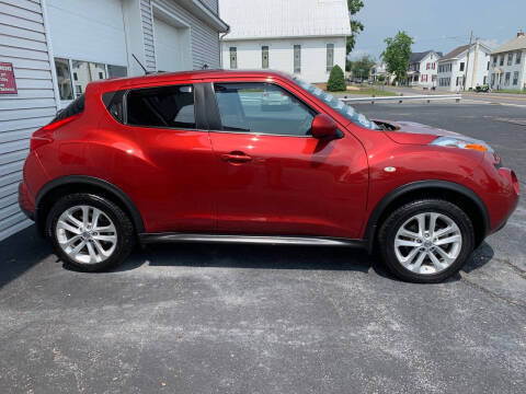 2014 Nissan JUKE for sale at VILLAGE SERVICE CENTER in Penns Creek PA