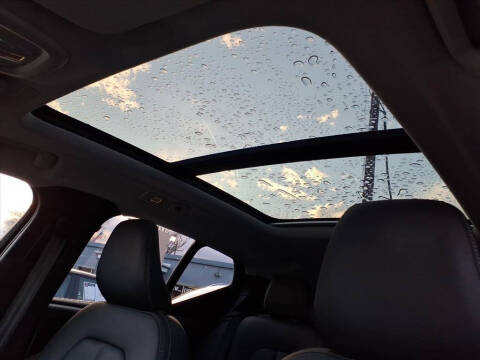 2025 Volvo XC40 B5 Plus Bright Theme