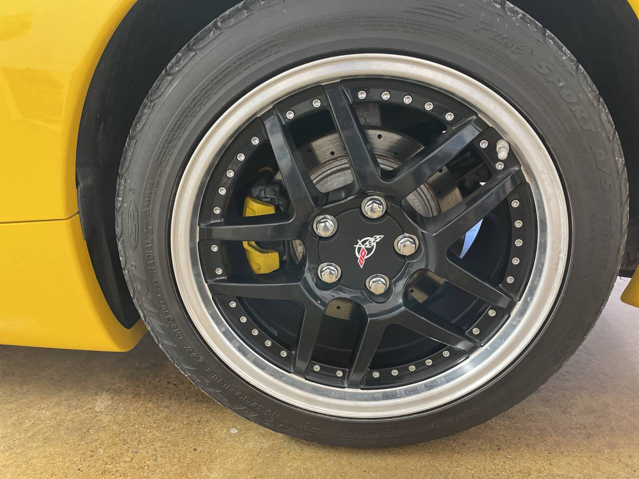 2004 Chevrolet Corvette 10