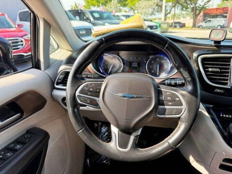 2017 Chrysler Pacifica Touring-L
