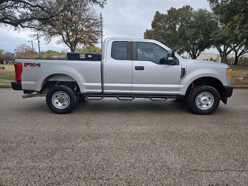 2017 Ford F-250 Super Duty XLT photo 3