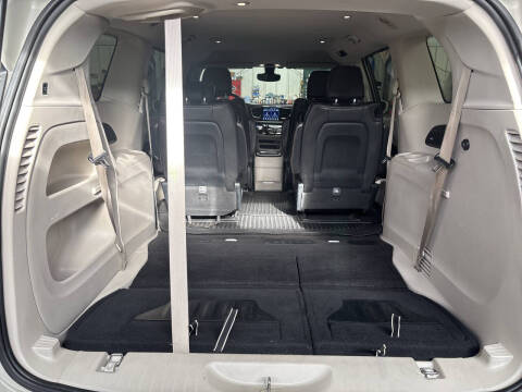 2017 Chrysler Pacifica Touring-L Plus