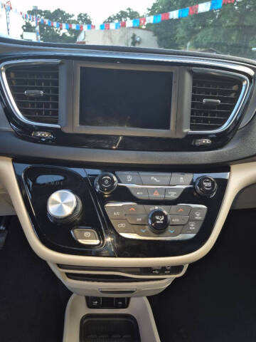 2020 Chrysler Pacifica Touring L