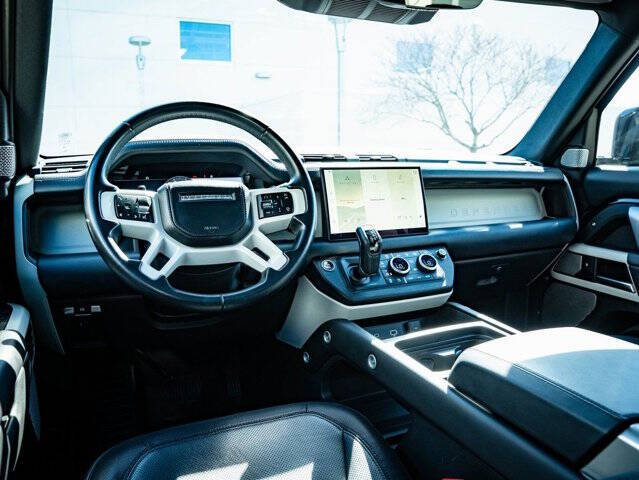 2023 Land Rover Defender 130 X-Dynamic SE