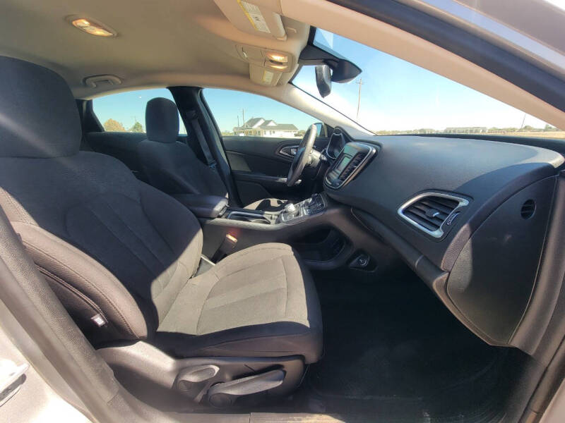 2015 Chrysler 200 LX