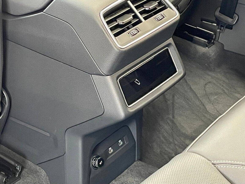 2022 Audi e-tron quattro Premium Plus