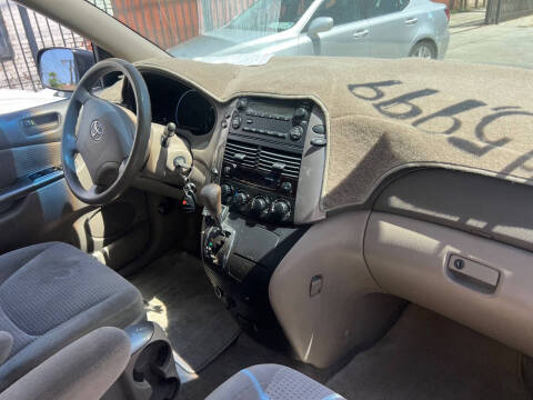 2006 Toyota Sienna CE 8 Passenger