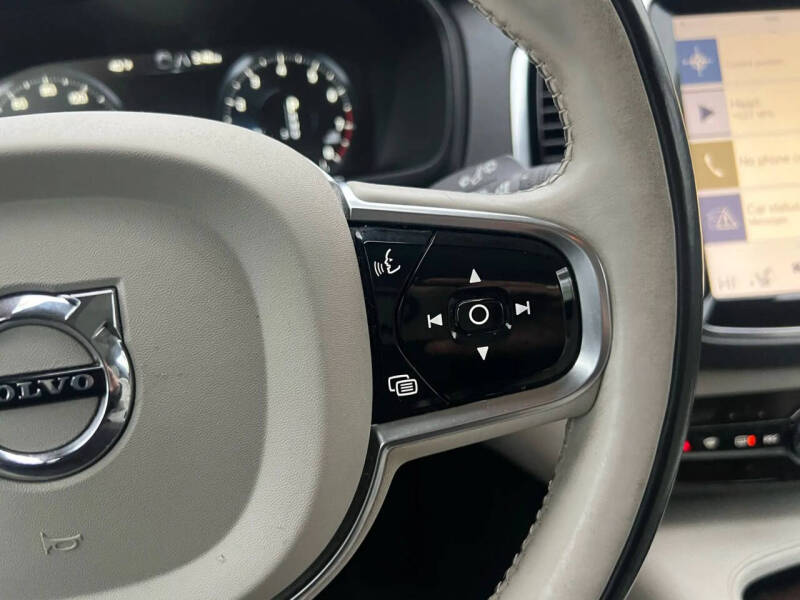 2016 Volvo XC90 T6 Momentum