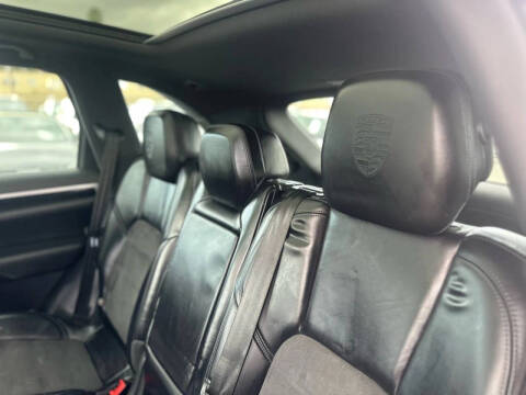 2017 Porsche Cayenne Platinum Edition