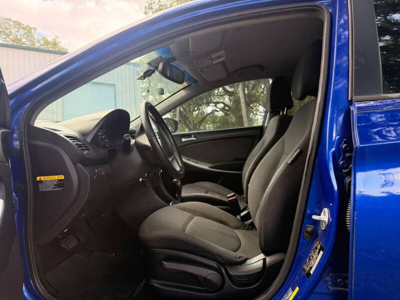 2013 Hyundai Accent SE