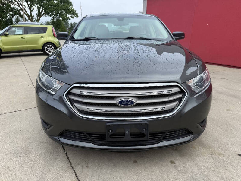 2016 Ford Taurus SE