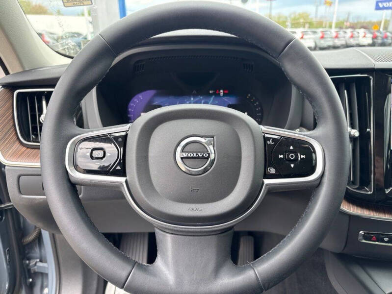 2023 Volvo XC60 B5 Plus Bright Theme