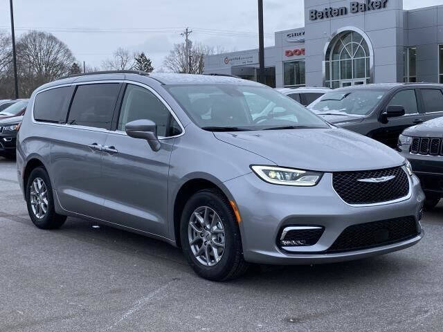 2021 Chrysler Pacifica for sale at Betten Baker Chrysler Dodge Jeep Ram in Lowell MI