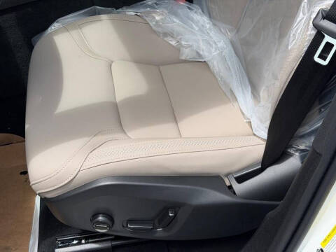 2026 Volvo XC60 T8 Plus