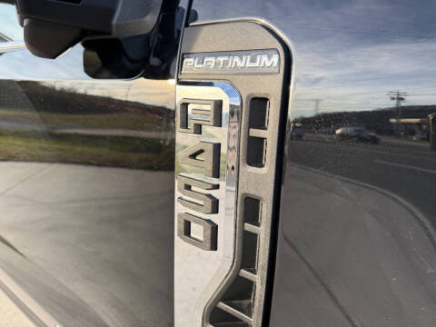 2026 Ford F-450 Super Duty Platinum