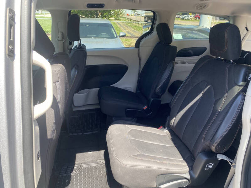 2017 Chrysler Pacifica Touring - Photo 13