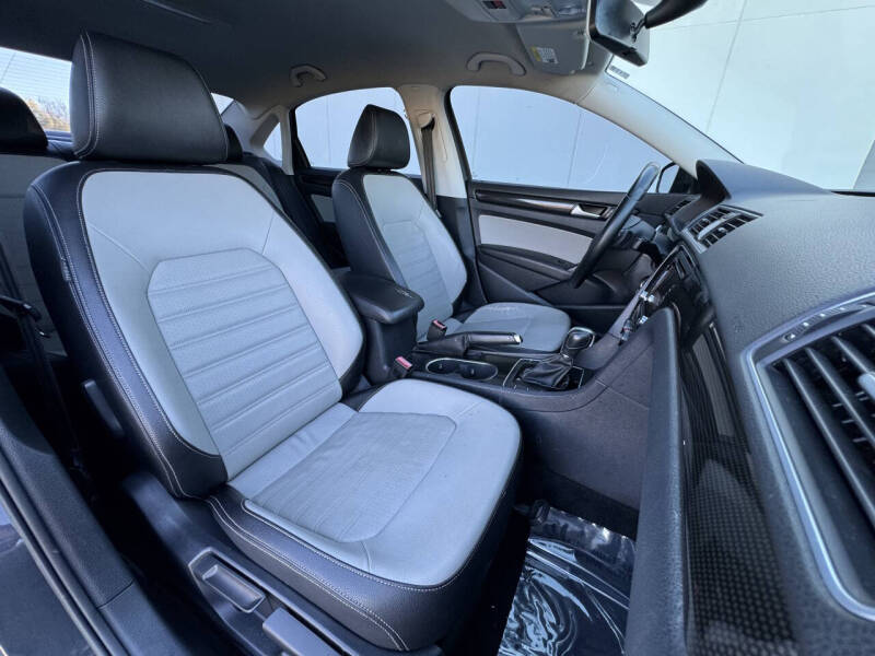 2015 Volkswagen Passat 1.8T Sport