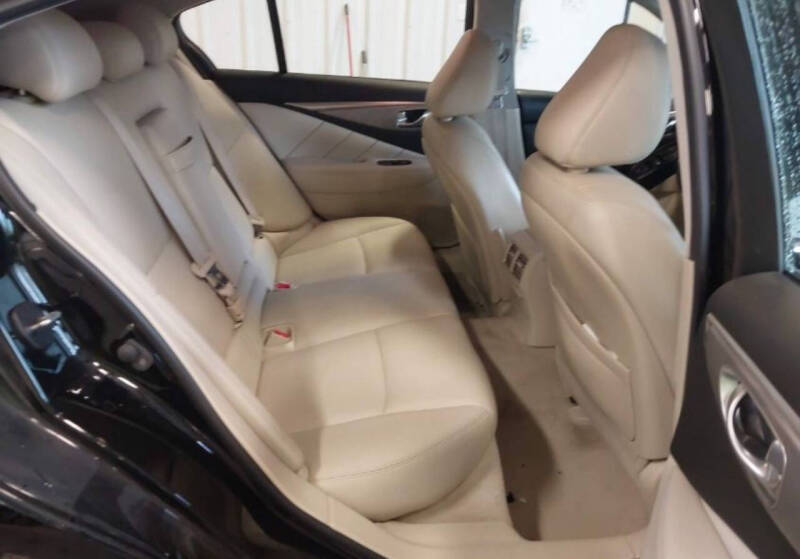 2015 Infiniti Q50 Premium