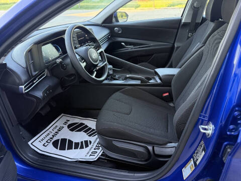 2025 Hyundai Elantra SE