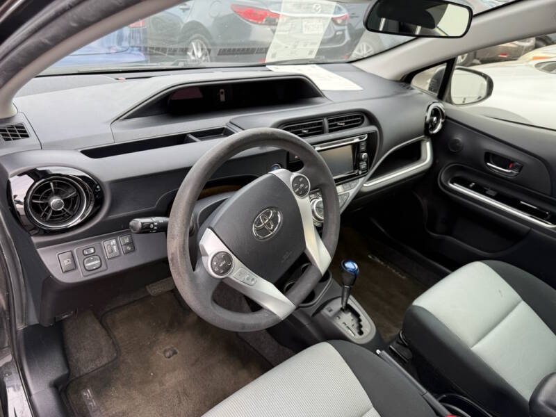 2016 Toyota Prius c Three