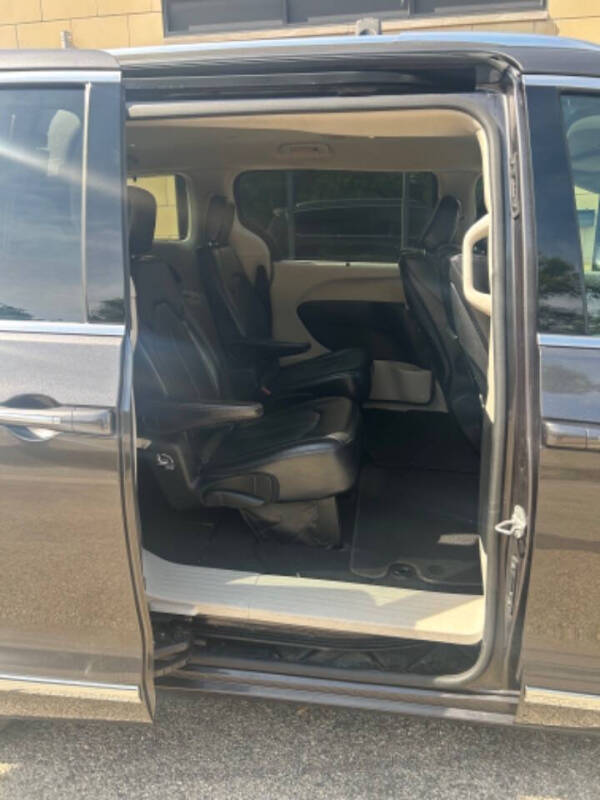 2017 Chrysler Pacifica Touring-L Plus