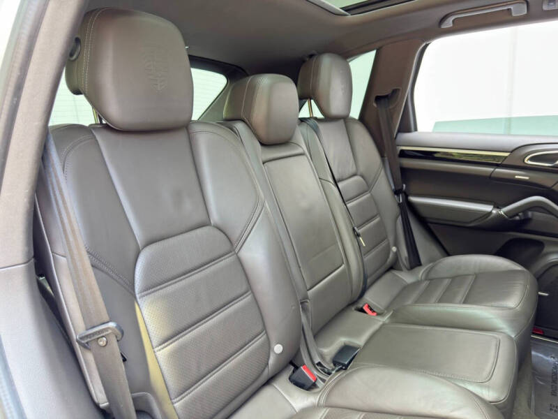 2017 Porsche Cayenne Platinum Edition
