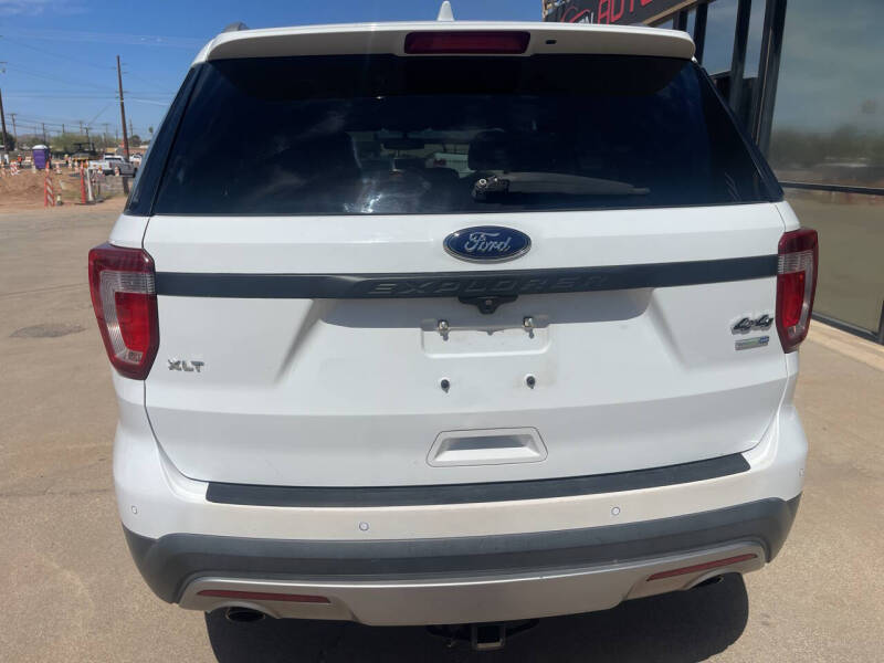 Image 7 of 2016 Ford Explorer XLT