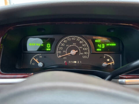 2003 Lincoln Town Car Signature