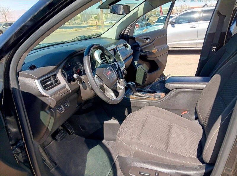 2017 GMC Acadia SLE-2