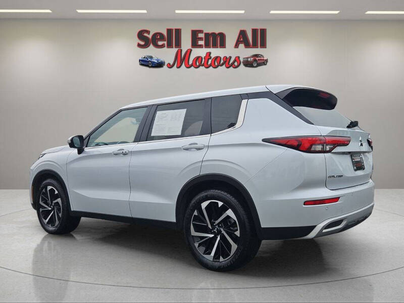2024 Mitsubishi Outlander SE