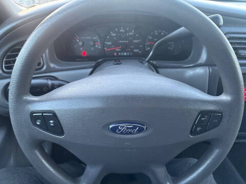 2003 Ford Taurus SE