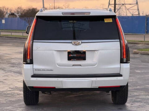 2017 Cadillac Escalade Luxury