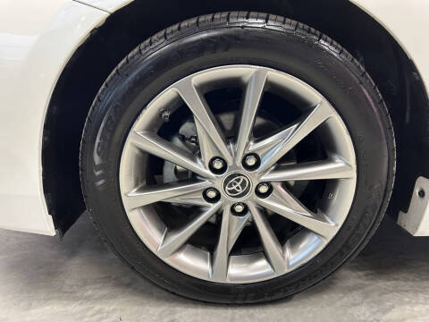 2016 Toyota Prius v Five