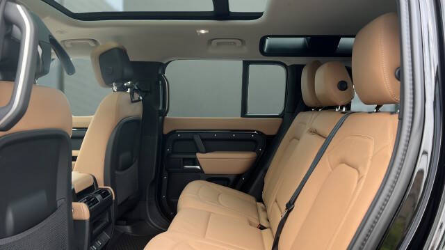 2026 Land Rover Defender 110 P400 X-Dynamic SE