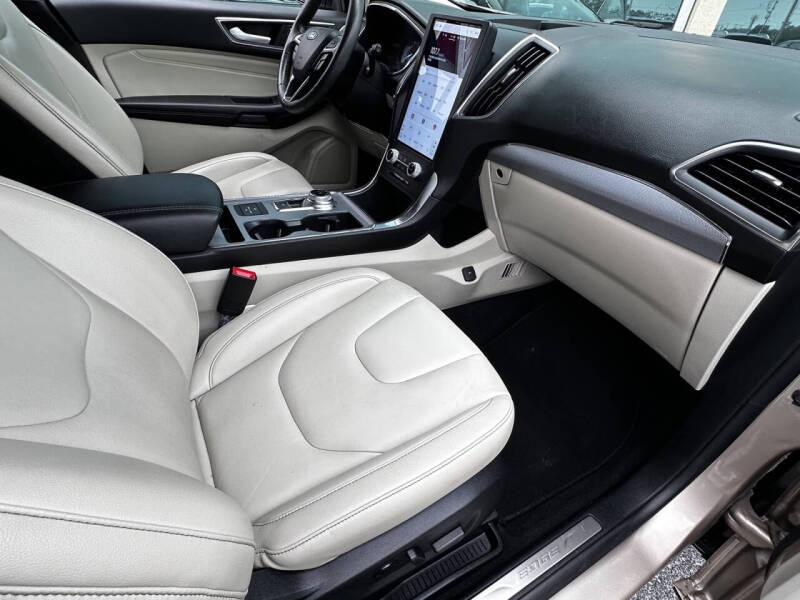 2021 Ford Edge Titanium