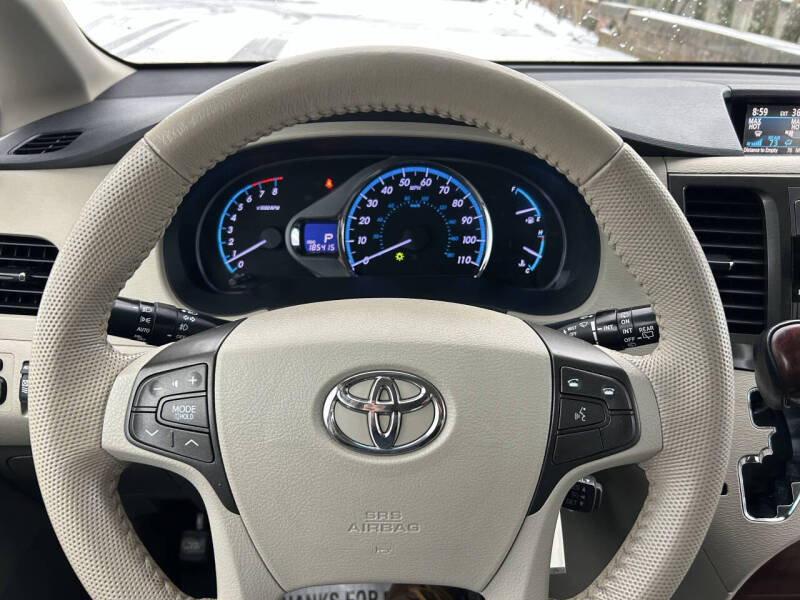 2014 Toyota Sienna XLE 8-Passenger