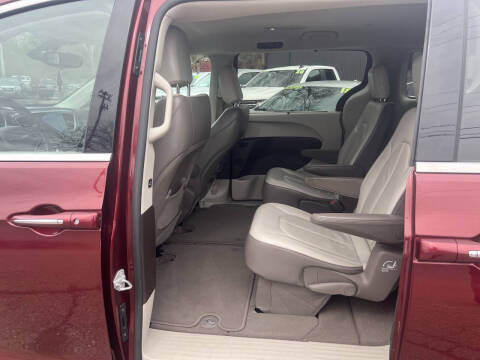 2017 Chrysler Pacifica Touring-L