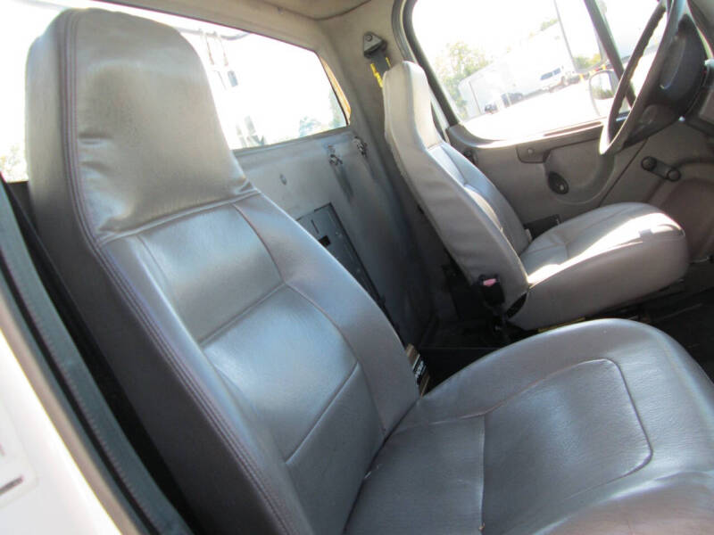 2005 Freightliner Business class M2