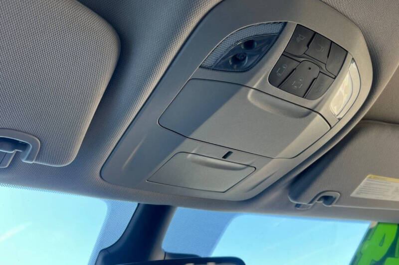 2024 Chrysler Pacifica Plug-In Hybrid Select