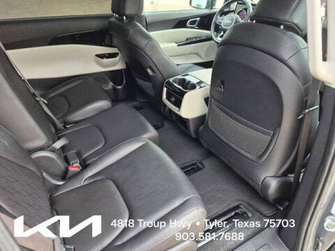 2024 Kia Carnival EX