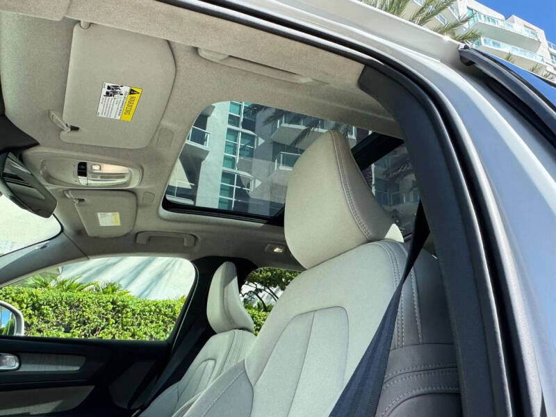 2024 Volvo XC40 B5 Plus Bright Theme