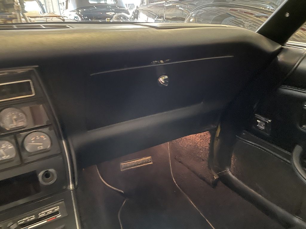 1977 Chevrolet Corvette 26
