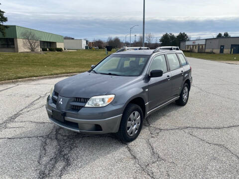 2005 Mitsubishi Outlander for sale at JE Autoworks LLC in Willoughby OH