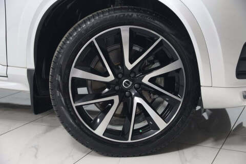 2022 Volvo XC90 T6 Momentum 7-Passenger